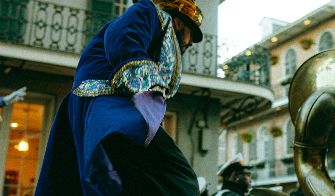 Man on stilts dressed in a Mardi Gras Costume