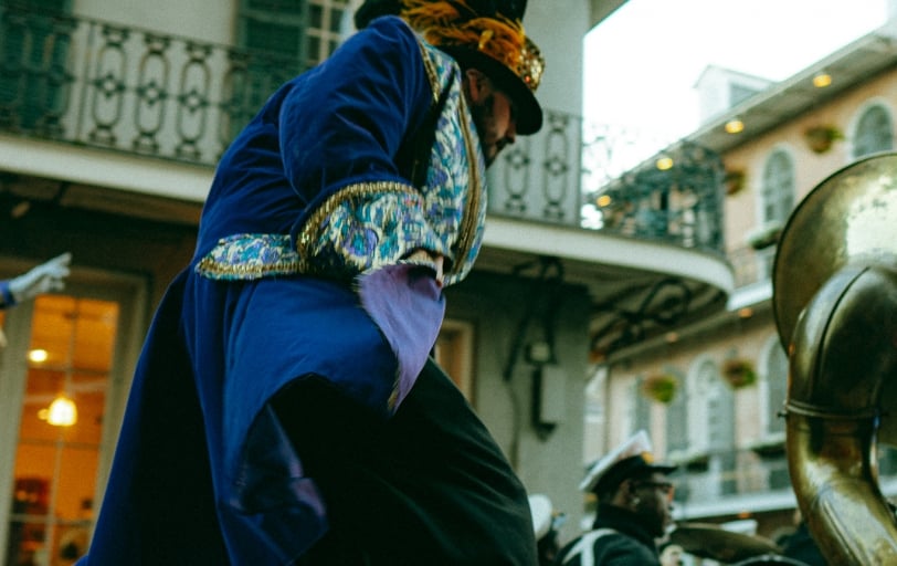 Man on stilts dressed in a Mardi Gras Costume