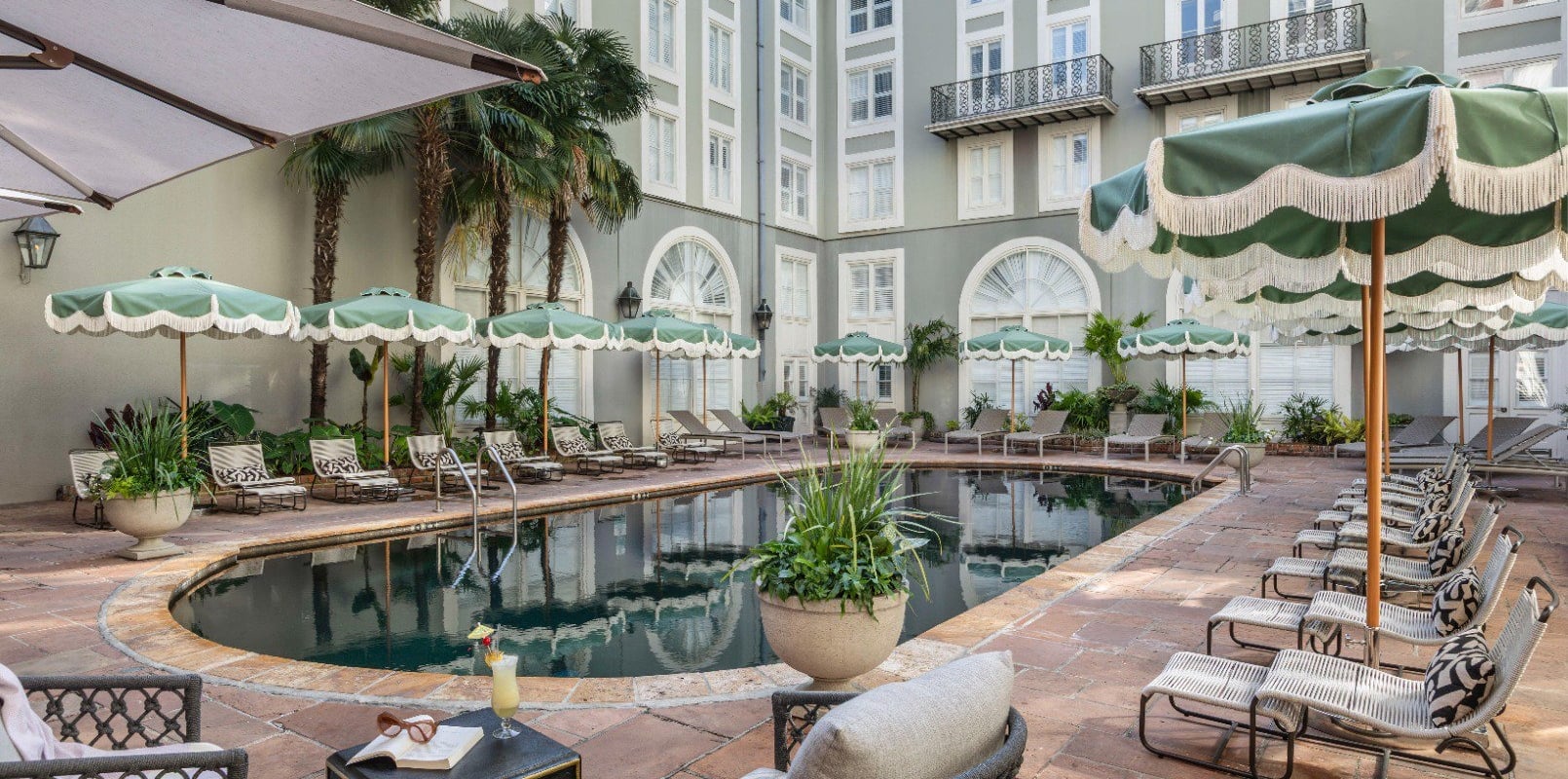 Deluxe Poolside Courtyard King